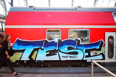 Graffiti Train - Photo by ZUGZWANG - tese, dsf, hamburg (2015)