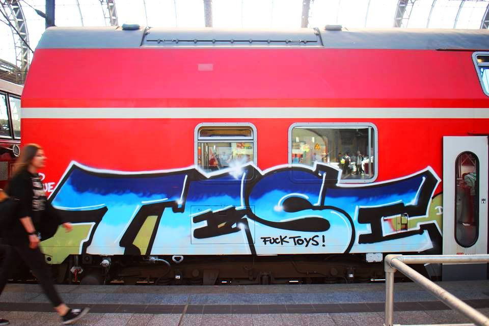 Graffiti Train - Photo by ZUGZWANG - tese, dsf, hamburg (2015)