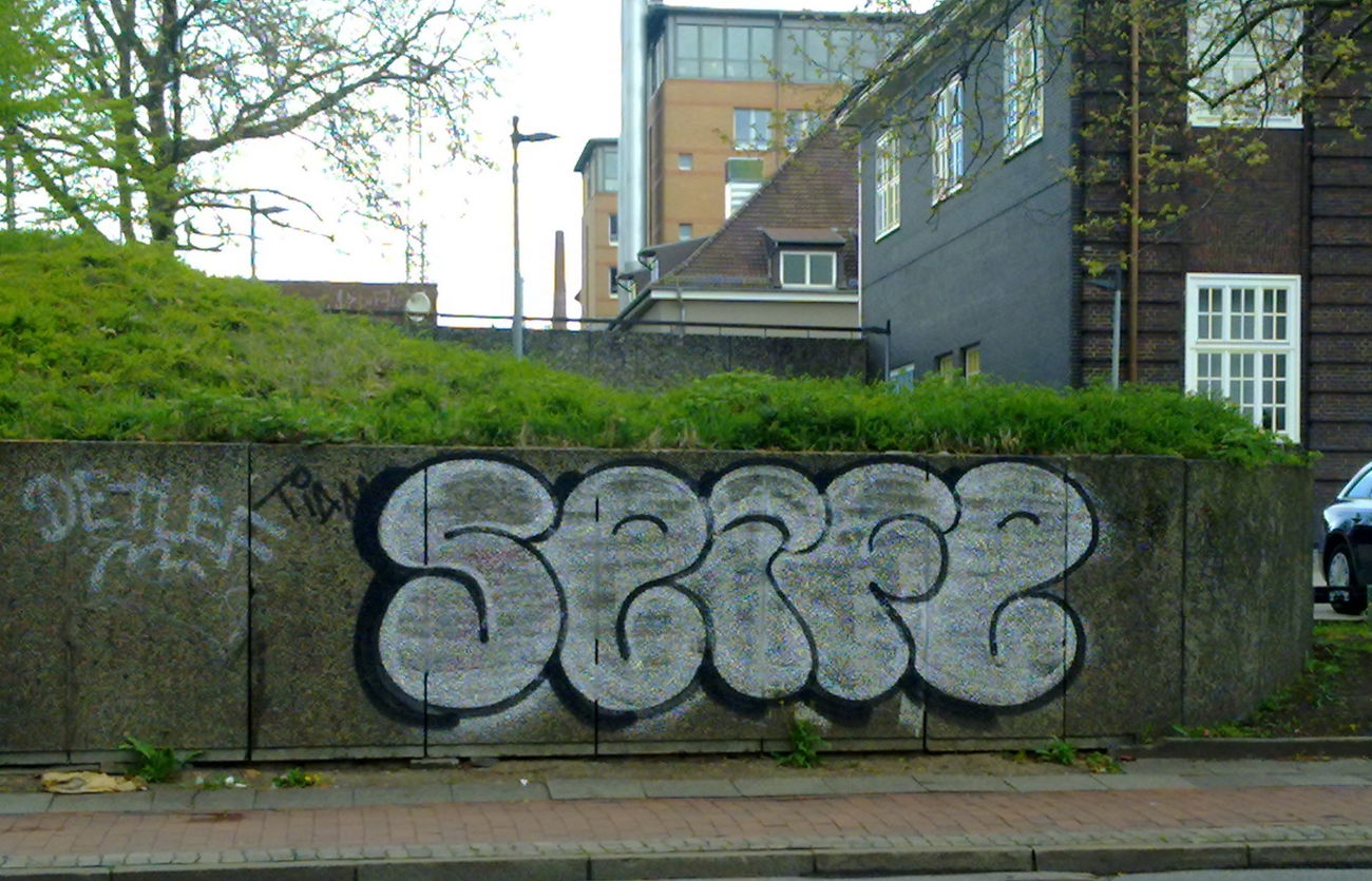 Graffiti Bombing - Photo by ZUGZWANG - seife