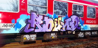 Graffiti Train - Photo by ZUGZWANG - round