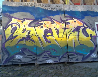 Graffiti Bombing - Photo by ZUGZWANG
