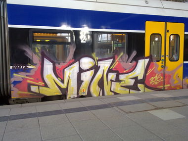 Graffiti Train - Photo by ZUGZWANG - mine, bremen (2016)