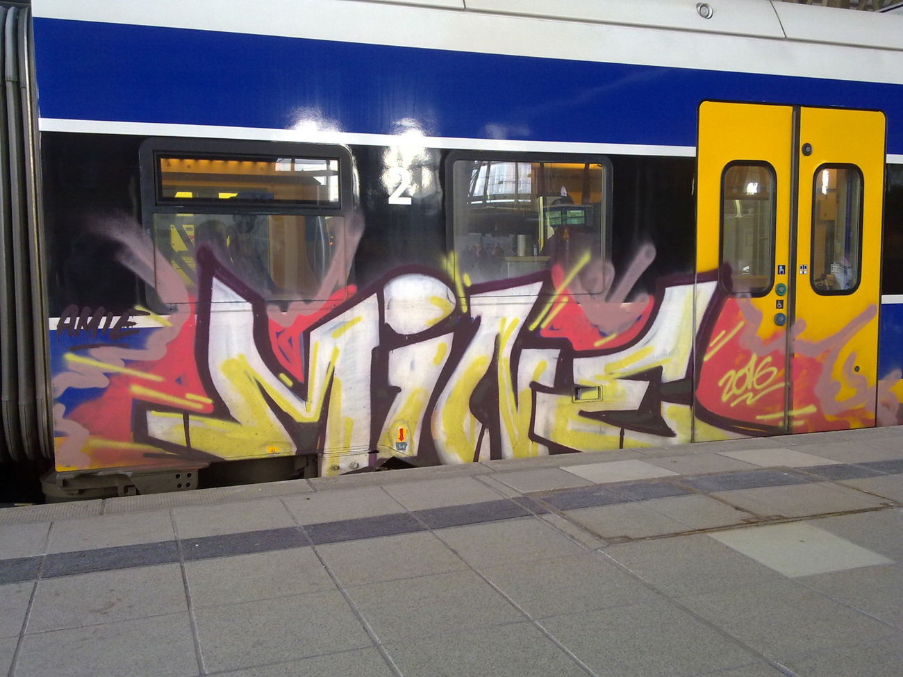 Graffiti Train - Photo by ZUGZWANG - mine, bremen (2016)