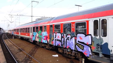 Graffiti Train - Photo by ZUGZWANG - tese, kins, dsf