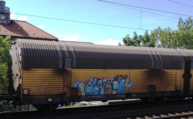 Graffiti Train - Photo by ZUGZWANG
