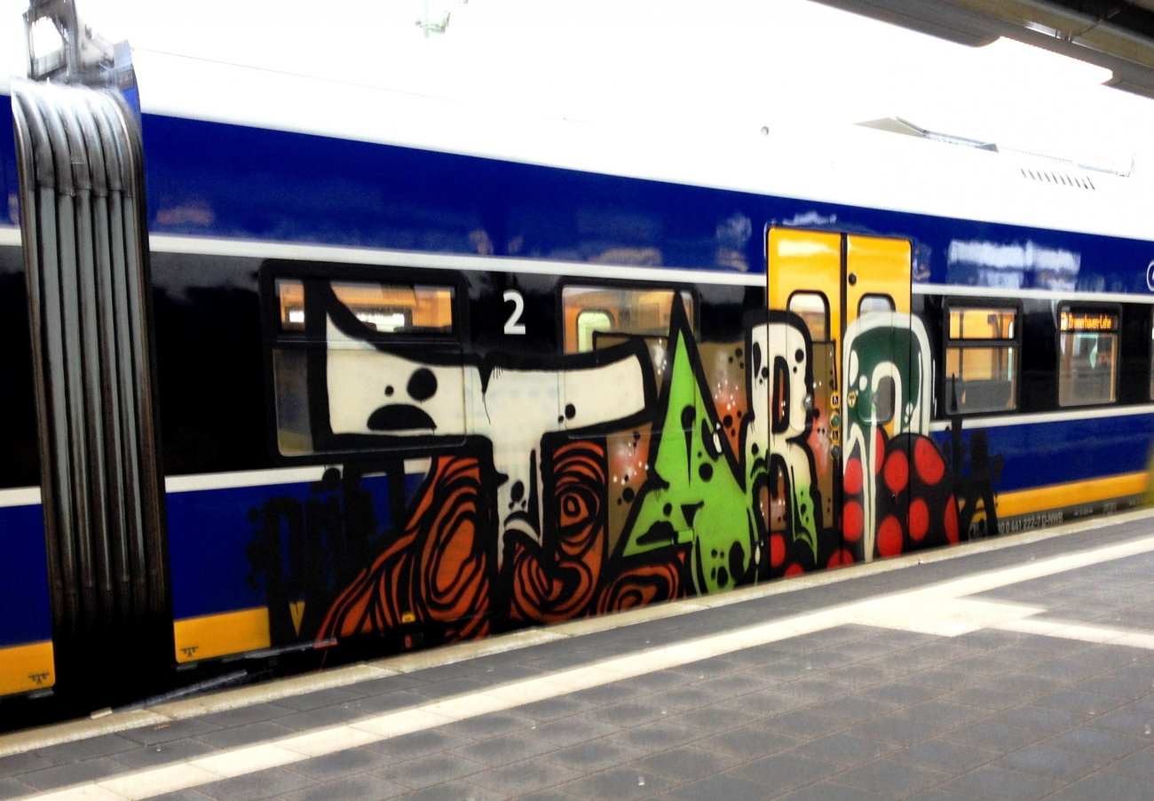 Graffiti Train - Photo by ZUGZWANG