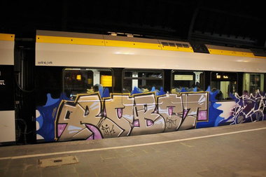 Graffiti Train - Photo by ZUGZWANG - robot