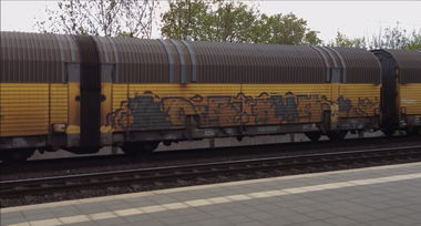 Graffiti Train - Photo by ZUGZWANG
