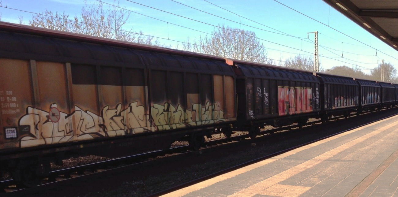 Graffiti Train - Photo by ZUGZWANG