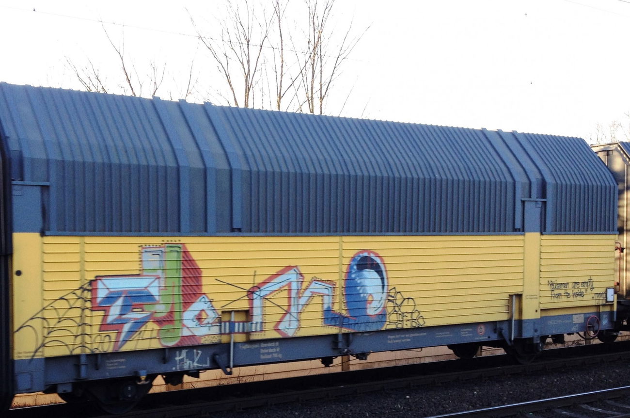 Graffiti Train - Photo by ZUGZWANG