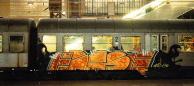 Graffiti Train - Photo by ZUGZWANG - erase