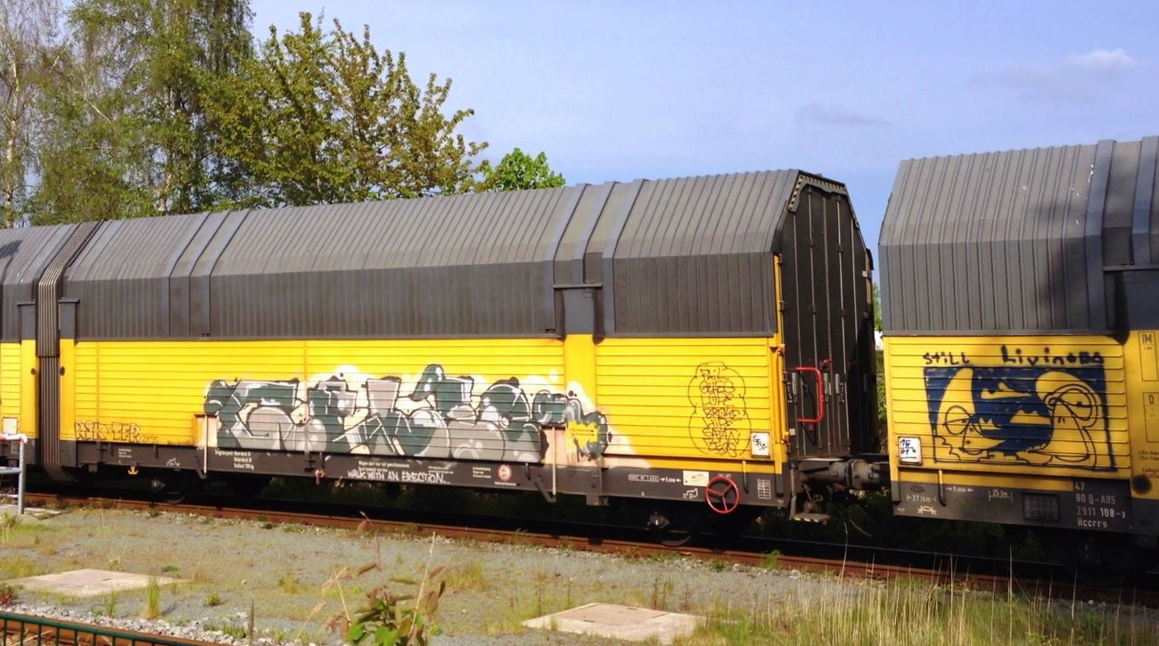 Graffiti Train - Photo by ZUGZWANG