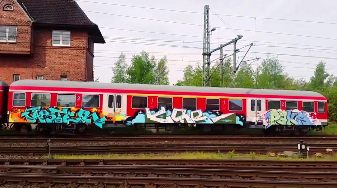 Graffiti Train - Photo by ZUGZWANG - faster, paks
