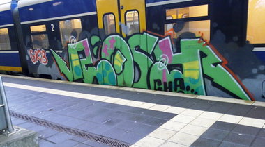 Graffiti Train - Photo by ZUGZWANG - rosy, bremerhaven, 27 (2014)