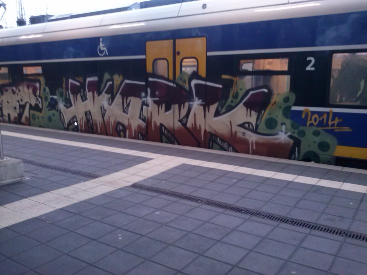 Graffiti Train - Photo by ZUGZWANG - hark, bremerhaven, 27 (2014)
