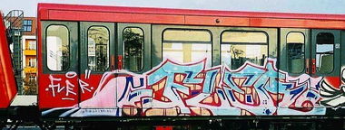 Graffiti Train - Photo by ZUGZWANG - fler
