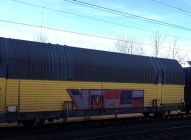 Graffiti Train - Photo by ZUGZWANG
