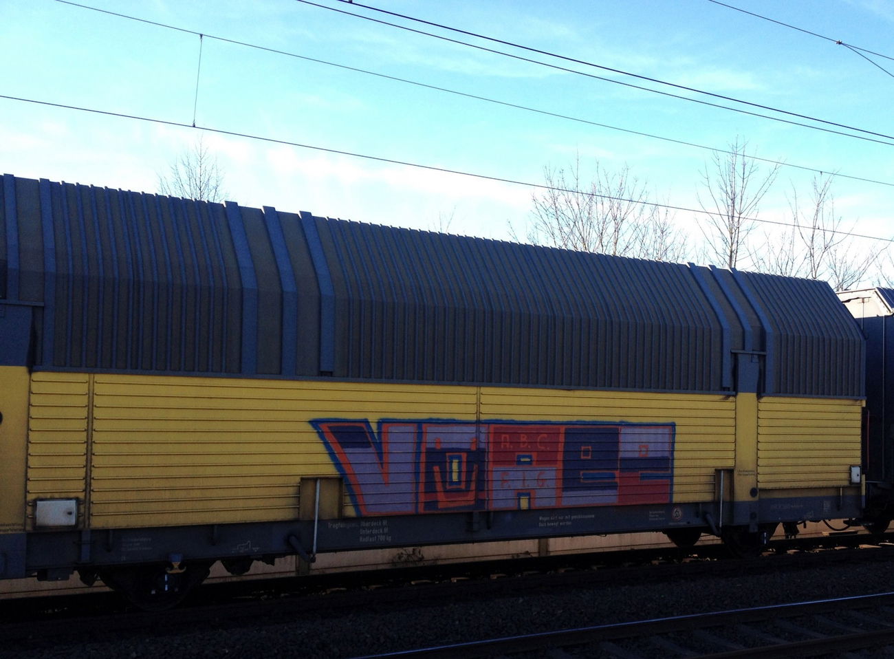 Graffiti Train - Photo by ZUGZWANG
