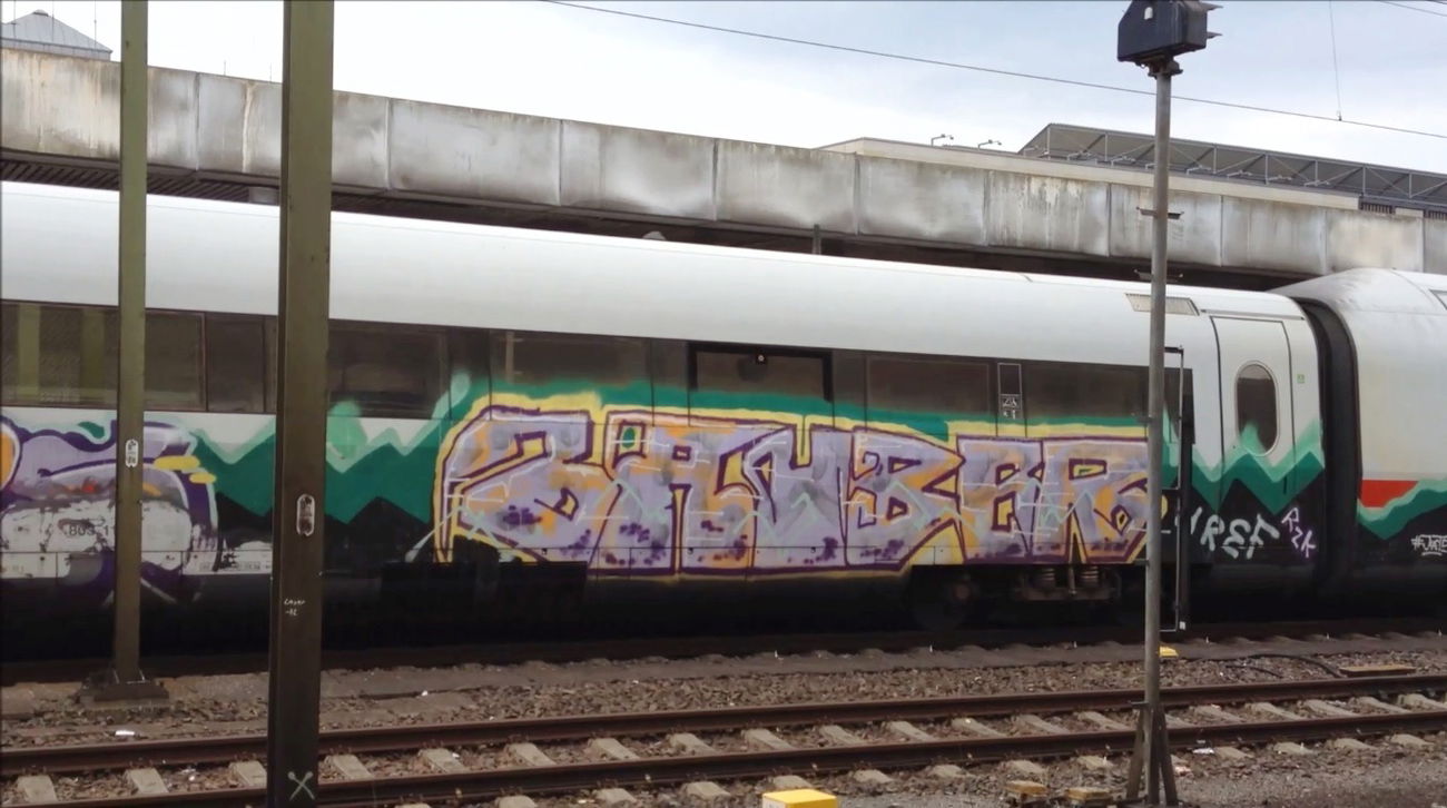 Graffiti Train - Photo by ZUGZWANG
