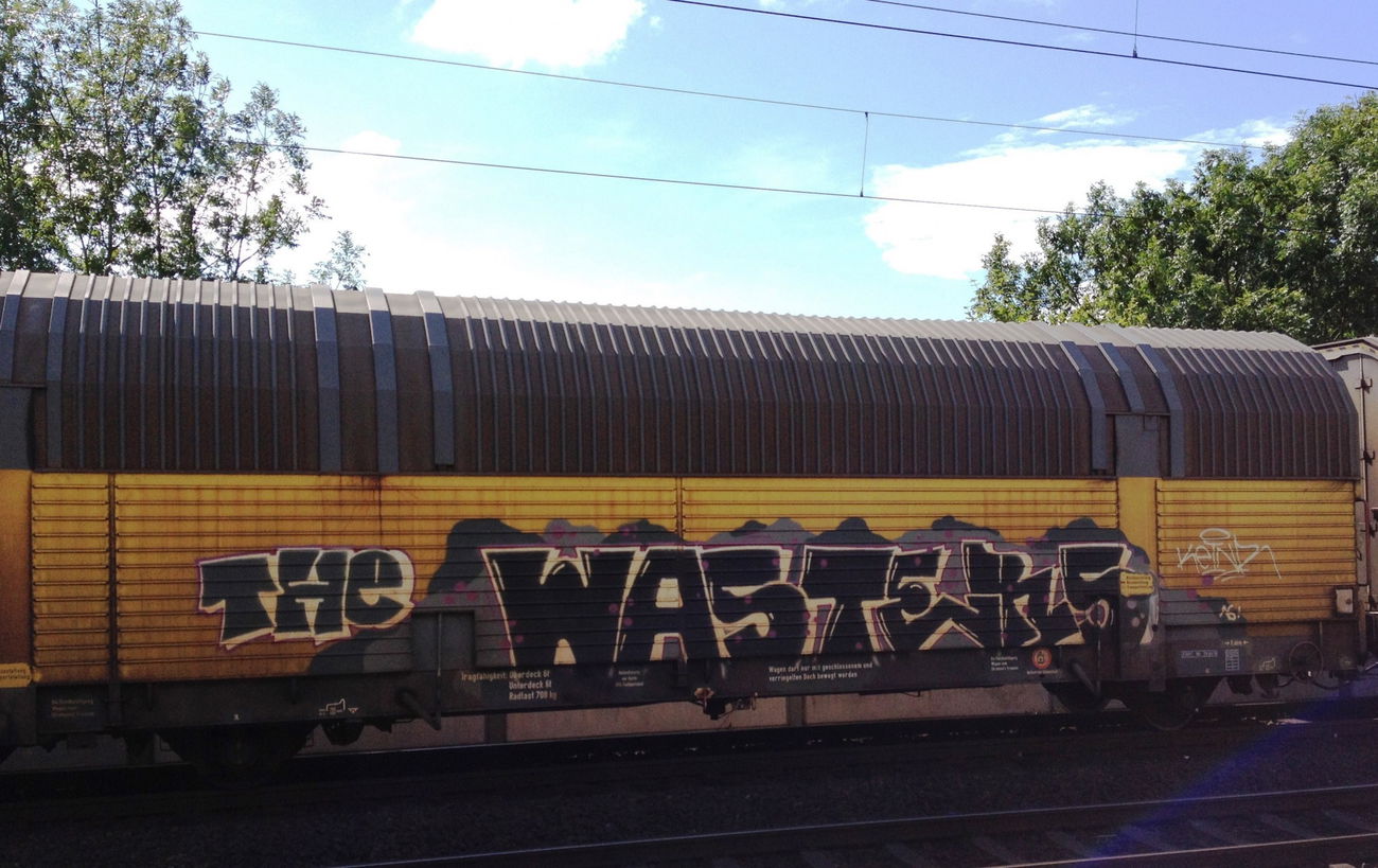 Graffiti Train - Photo by ZUGZWANG