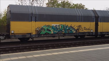 Graffiti Train - Photo by ZUGZWANG
