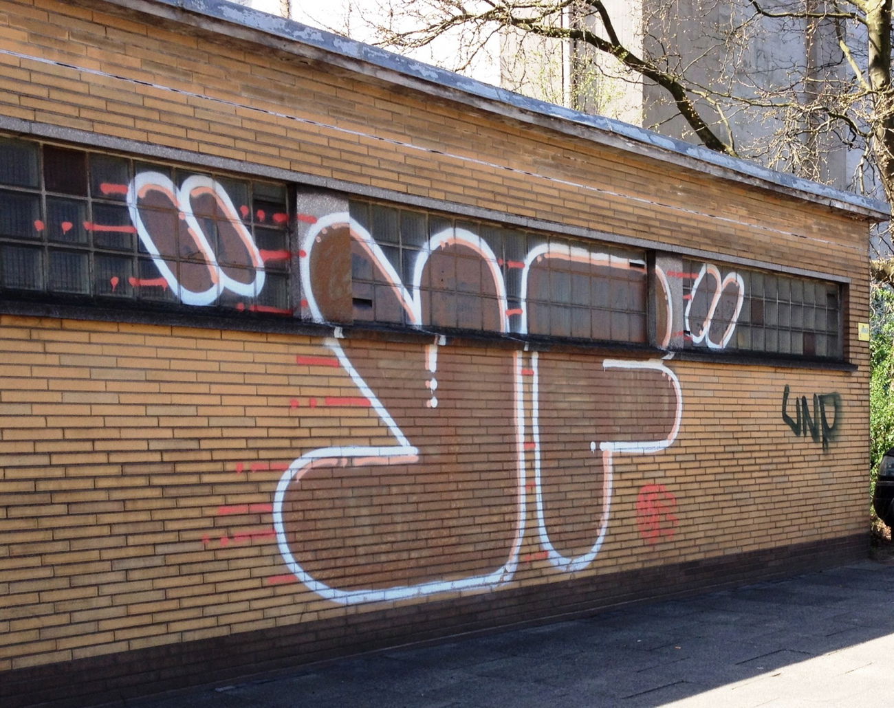 Graffiti Bombing - Photo by ZUGZWANG - yf