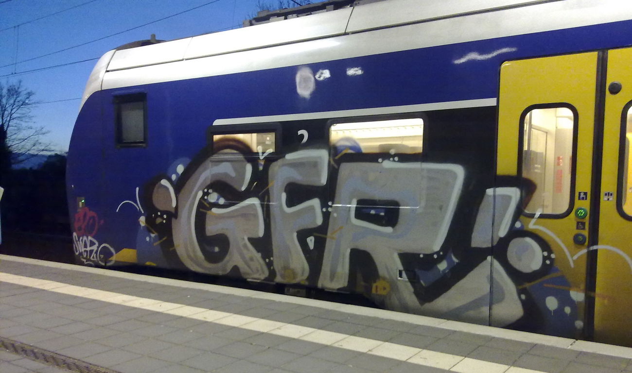 Graffiti Train - Photo by ZUGZWANG - gfr (2016)
