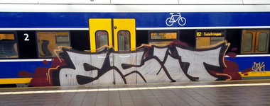 Graffiti Train - Photo by ZUGZWANG - esit, bremerhaven, 27 (2015)