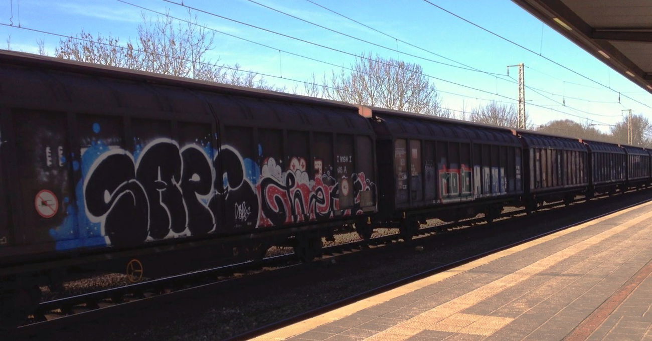 Graffiti Train - Photo by ZUGZWANG
