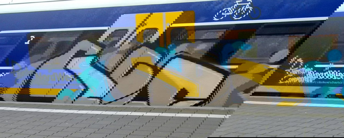 Graffiti Train - Photo by ZUGZWANG - grove, bremerhaven, 27 (2015)