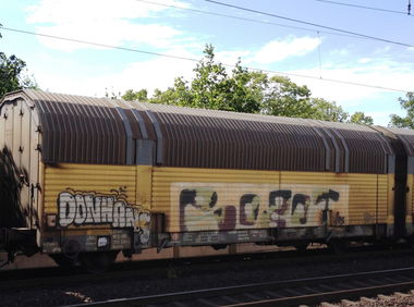 Graffiti Train - Photo by ZUGZWANG - rogot