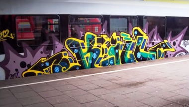 Graffiti Train - Photo by ZUGZWANG - kill