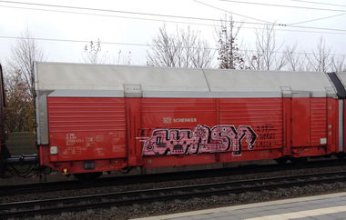 Graffiti Train - Photo by ZUGZWANG