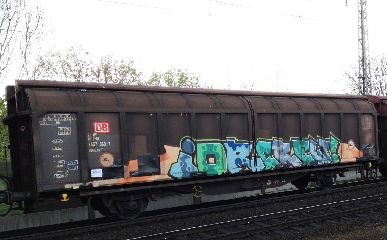 Graffiti Train - Photo by ZUGZWANG - ior