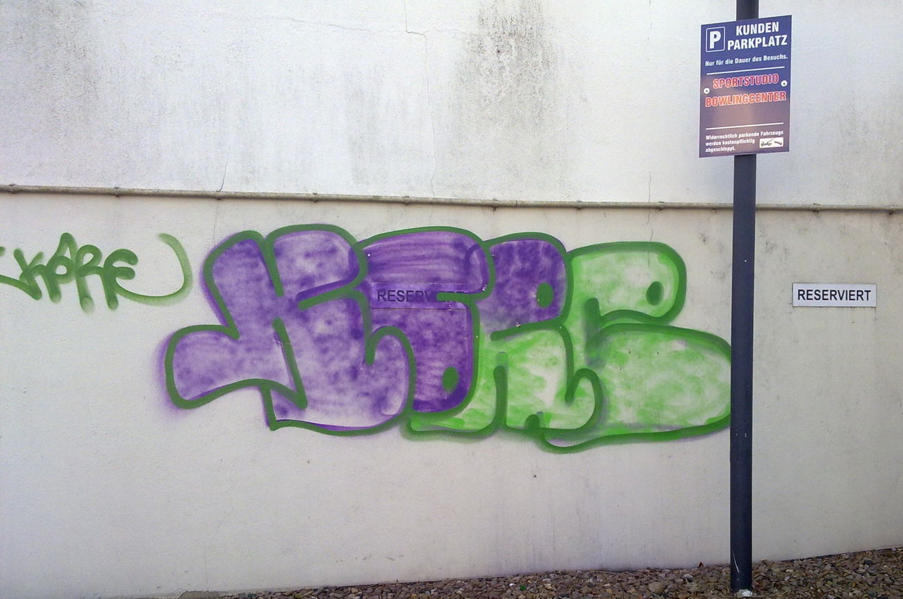 Graffiti Bombing - Photo by ZUGZWANG