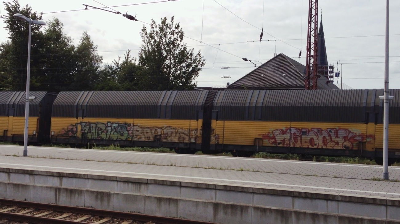 Graffiti Train - Photo by ZUGZWANG