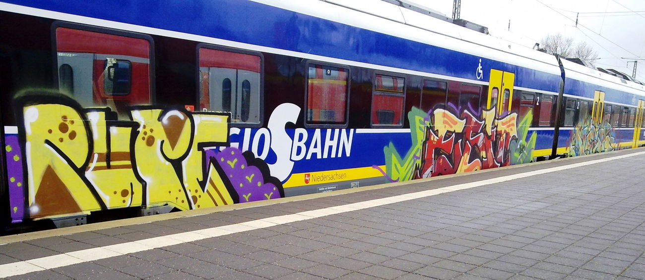 Graffiti Train - Photo by ZUGZWANG - pure, esit, niek (2015)