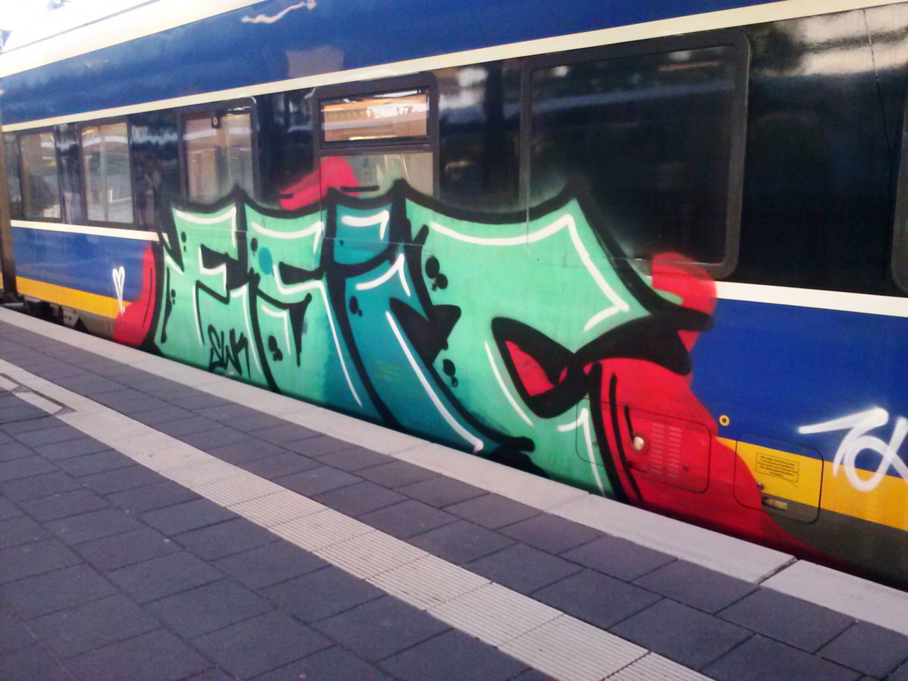 Graffiti Train - Photo by ZUGZWANG - estit, swk, bremerhaven (2015)
