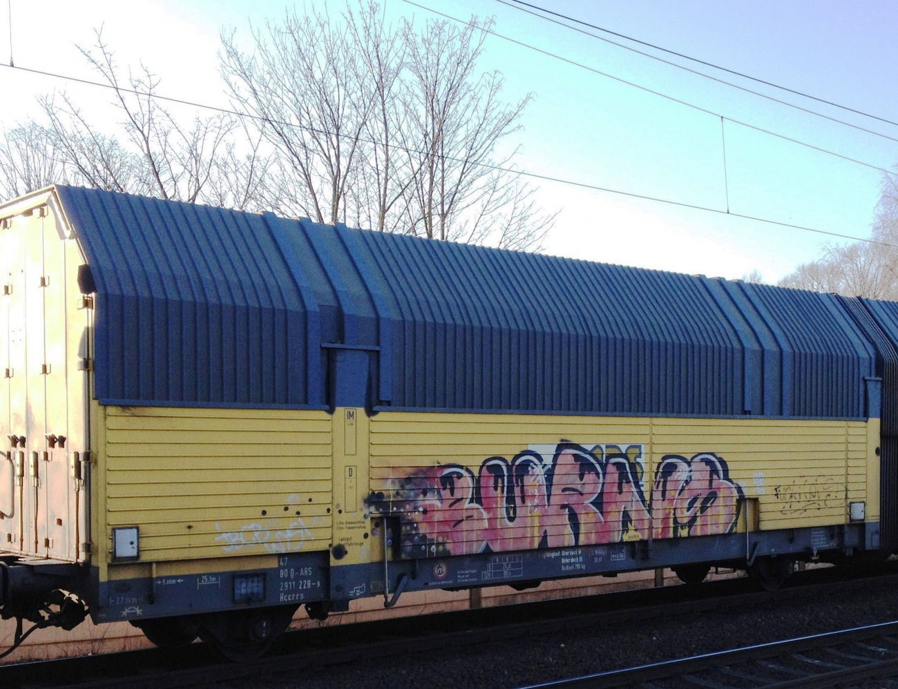 Graffiti Train - Photo by ZUGZWANG - burns