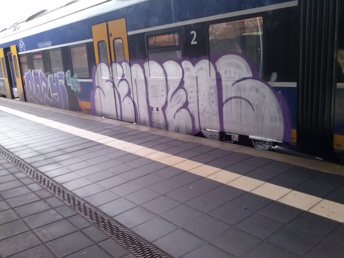 Graffiti Train - Photo by ZUGZWANG - senpens, bremerhaven, 27 (2014)