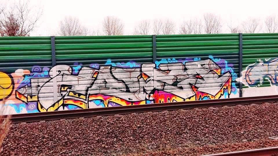 Graffiti Wall - Photo by ZUGZWANG - howy
