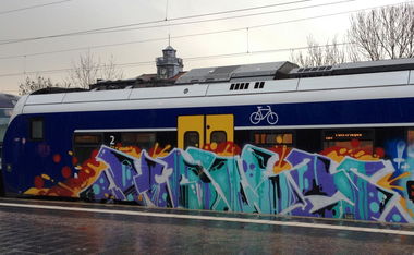 Graffiti Train - Photo by ZUGZWANG - howy