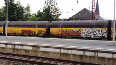 Graffiti Train - Photo by ZUGZWANG