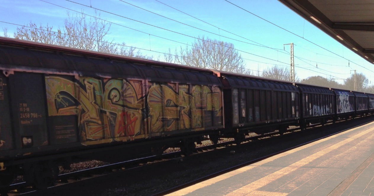 Graffiti Train - Photo by ZUGZWANG