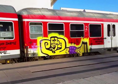 Graffiti Train - Photo by ZUGZWANG - dsf (2015)
