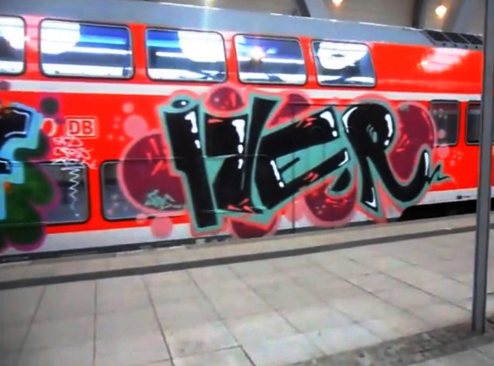 Graffiti Train - Photo by ZUGZWANG