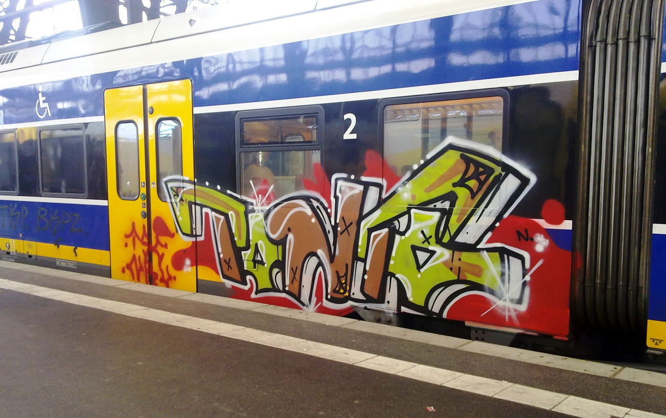 Graffiti Train - Photo by ZUGZWANG