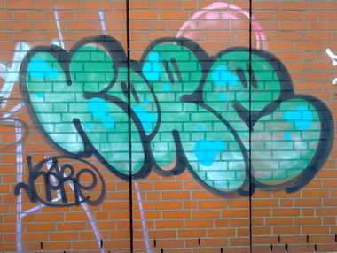 Graffiti Bombing - Photo by ZUGZWANG - kore