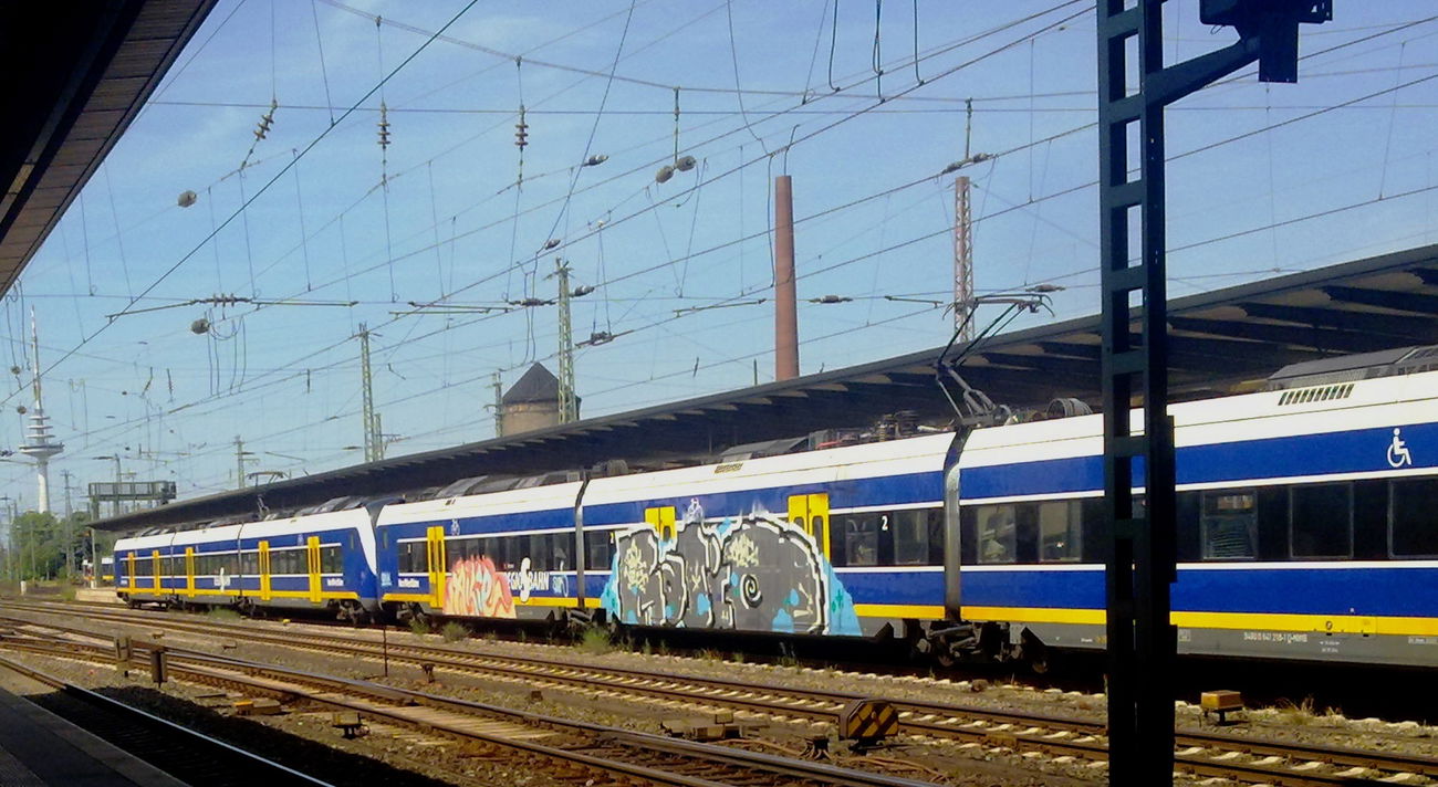 Graffiti Train - Photo by ZUGZWANG - akie, ratio (2015)