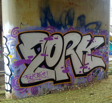 Graffiti Bombing - Photo by ZUGZWANG - zork